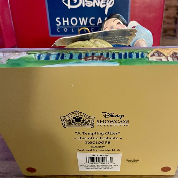 Jim Shore “A Tempting Offer” Snow White Figurine MSRP $65 - Picture 7 of 8